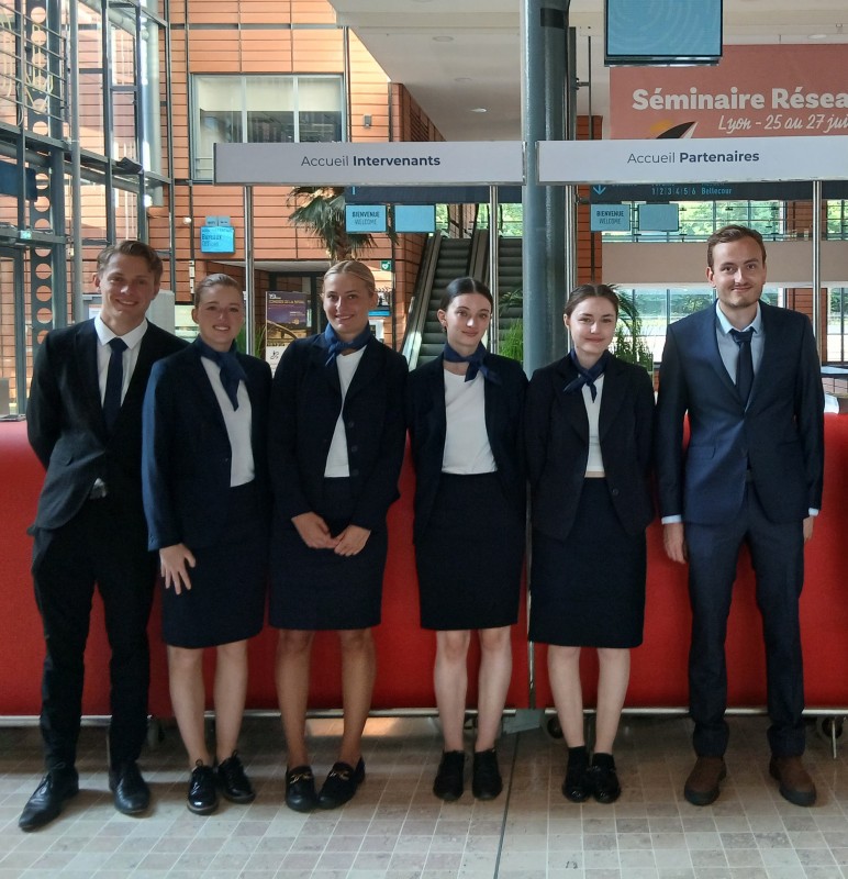 Hôtesses et hôtes d'accueil au Palais des Congrès de Lyon